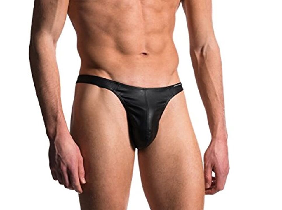 uomo con pene ingrossato